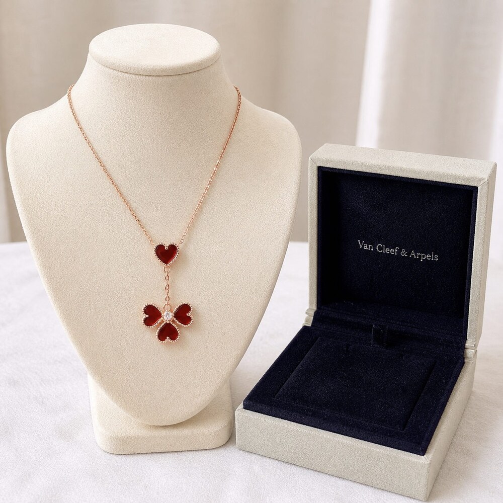 Van Cleef & Arpels Elegant Signature Necklace Style 4 | New with Box - Picture 7 of 9